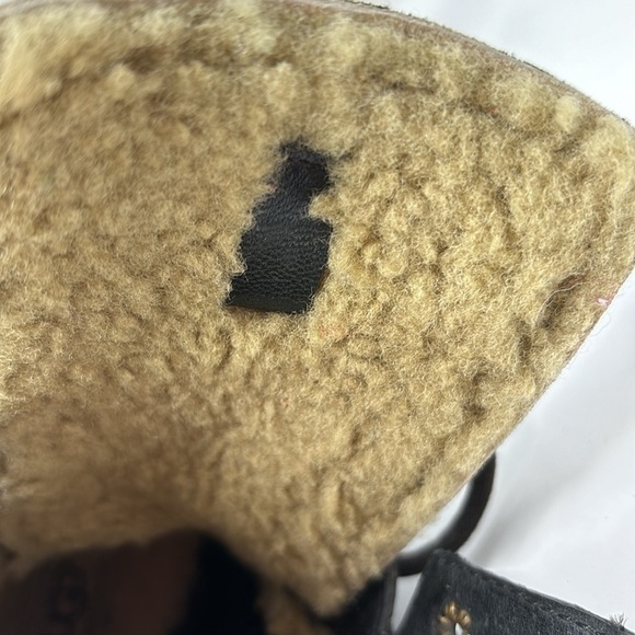 UGG Lyric Lace Up Leather Boots black size 7 These boots have a hard sole - Picture 15 of 15